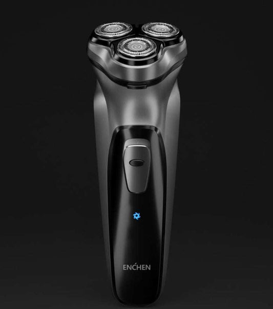 BlackStone three-blade razor with 3D floating design and Type-C rechargeability.